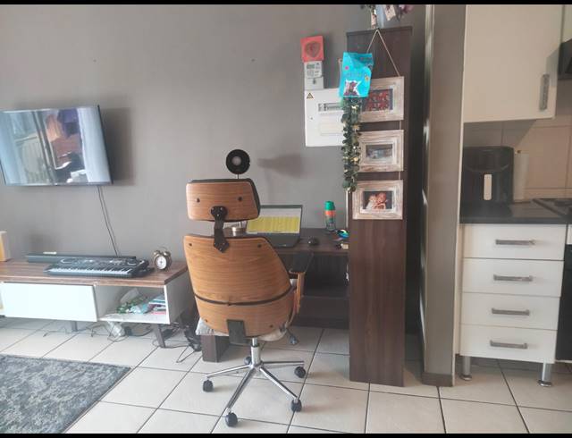 2 BEDROOM FLAT FOR SALE IN SONNEGLANS
